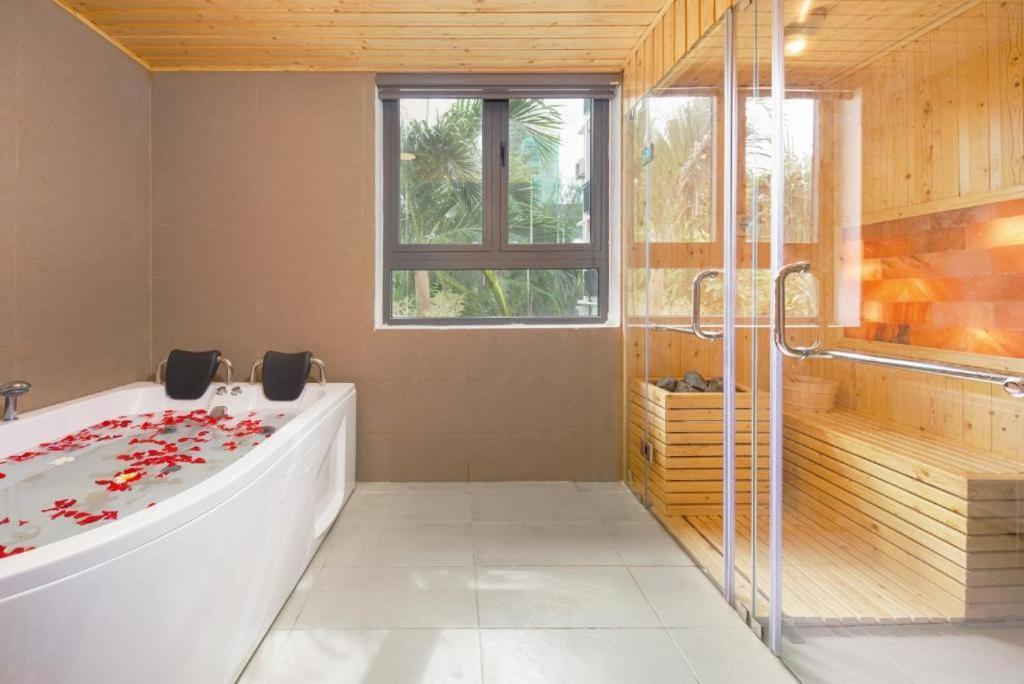 Grand Sea View Hotel & Spa Danang Exterior photo